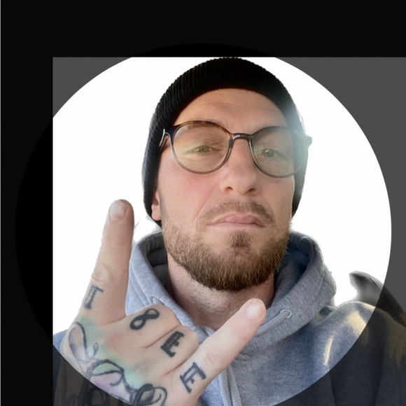 Meet your Posher, J☀️  Hope y’all have a bomb 💣 ass Day it’s shoppin TIME🤞🤞🤞 - Picture 4 of 4